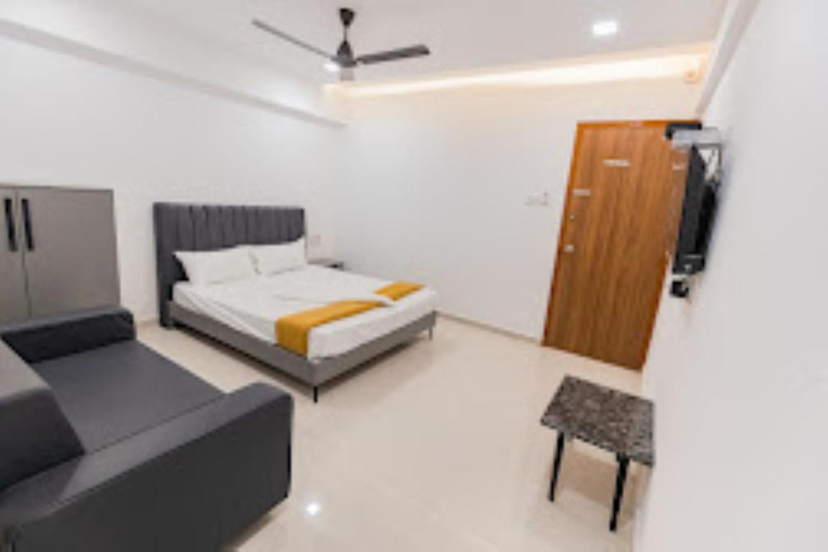 Lennox Hotel , Surat Exterior photo